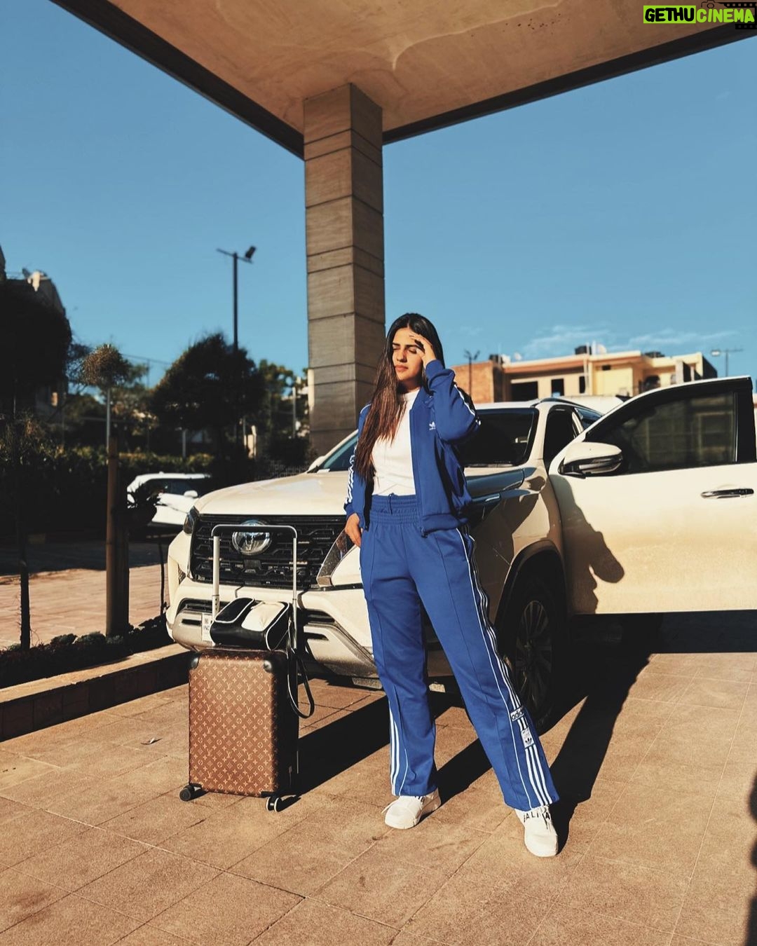 Pranjal Dahiya Instagram - Work on yourself if you want everything else to work out for you🤍 . . . #pranjaldahiya #gulabiqueen