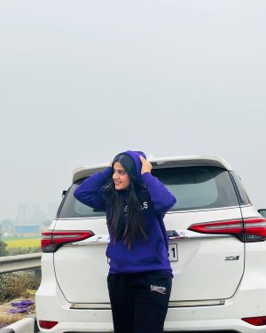 Pranjal Dahiya Instagram - Thand de aa chalde mahine goriye
baldi ae aag mere seene 🤍