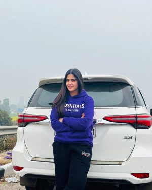 Pranjal Dahiya Instagram - Thand de aa chalde mahine goriye
baldi ae aag mere seene 🤍