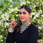 Pranjal Dahiya Instagram - Ek Chehra Agar Dil Me Bas Jaye Toh, Lakh Uss Se Haseen Mile Farq Nahi Padta 🖤 . Kya Me Bas Chuki Hu Aap Logo Ke Dilo Me 🥺? . . #pranjaldahiya #gulabiqueen Haryana