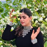 Pranjal Dahiya Instagram - Ek Chehra Agar Dil Me Bas Jaye Toh, Lakh Uss Se Haseen Mile Farq Nahi Padta 🖤 . Kya Me Bas Chuki Hu Aap Logo Ke Dilo Me 🥺? . . #pranjaldahiya #gulabiqueen Haryana