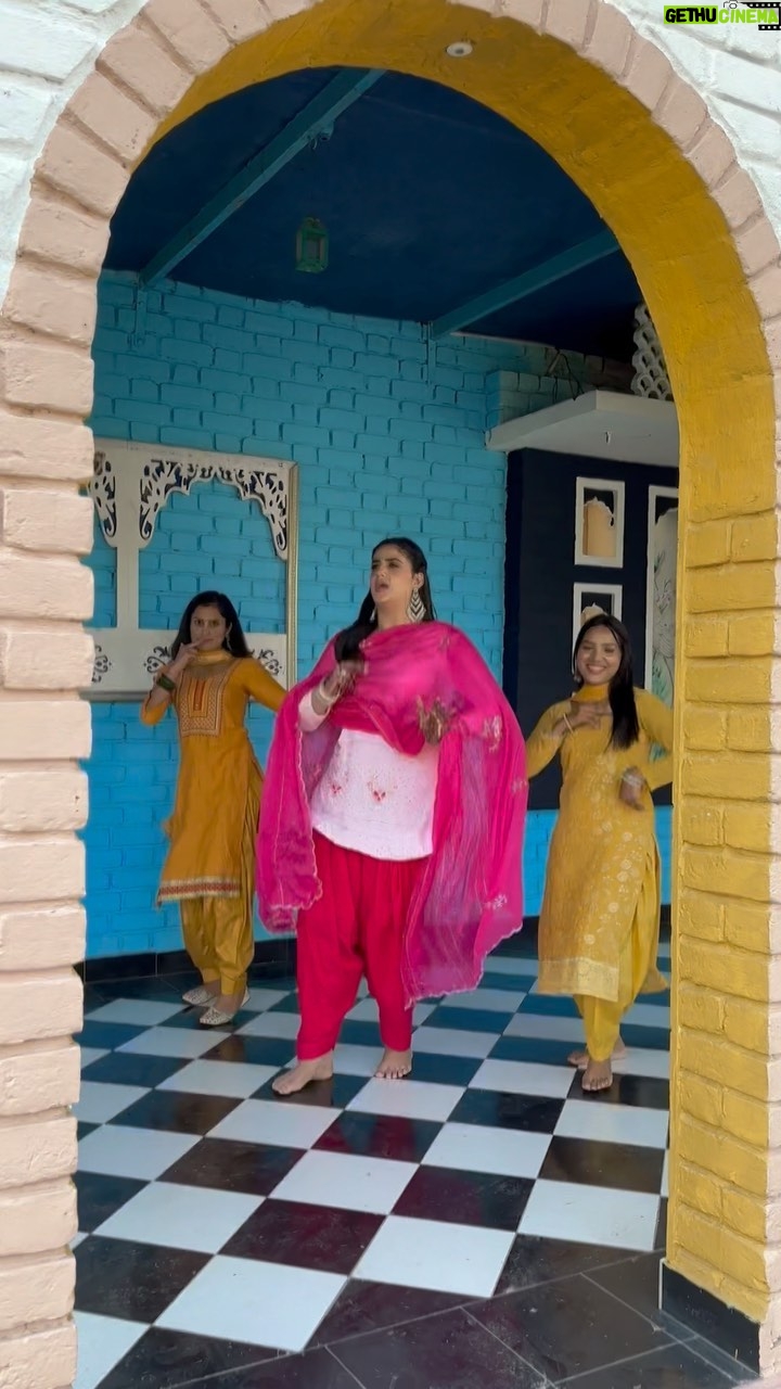 Pranjal Dahiya - 728.6K Likes - Koka Deke Dil Mangdae 😉❤️
.
.
.
#pranjaldahiya #gulabiqueen
