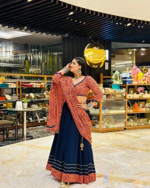 Pranjal Dahiya Instagram - 🌹✨
.
.
Wearing : @nupur_choudhary17 
#pranjaldahiya #gulabiqueen
