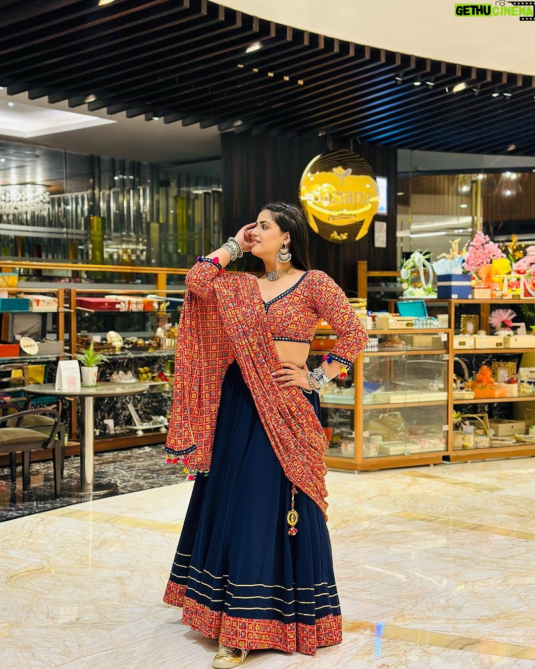 Pranjal Dahiya - 245.9K Likes - 🌹✨
.
.
Wearing : @nupur_choudhary17
#pranjaldahiya #gulabiqueen