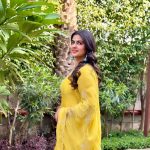 Pranjal Dahiya Instagram - Be the one to make them stare. 💛 . Suit by @punjla_official Style by @rajatmanchanda_ . . #pranjaldahiya #gulabiqueen