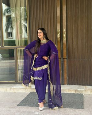 Pranjal Dahiya Instagram - Wearing this beautiful outfit from @culturehisar 🤍
.
.
#gulabiqueen #pranjaldahiya
