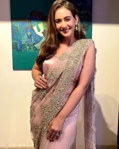 Preeti Jhangiani Instagram - Thank you @realbollywoodhungama for a lovely evening! One of the best organised award functions I’ve been to in a while ! Thank you @shrenahirawatofficial for the gorgeous sari ❤️🤗 #bollywoodhungamaawards2023 #ottawards Taj Lands End, Mumbai