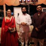 Preeti Jhangiani Instagram - Thank you @mieknathshinde ji for having us as part of your Ganpati celebrations 🙏🏻