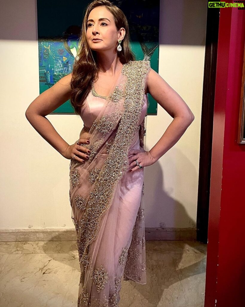 Preeti Jhangiani Instagram - Thank you @realbollywoodhungama for a lovely evening! One of the best organised award functions I’ve been to in a while ! Thank you @shrenahirawatofficial for the gorgeous sari ❤️🤗 #bollywoodhungamaawards2023 #ottawards Taj Lands End, Mumbai