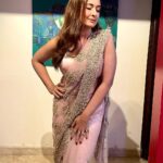 Preeti Jhangiani Instagram - Thank you @realbollywoodhungama for a lovely evening! One of the best organised award functions I’ve been to in a while ! Thank you @shrenahirawatofficial for the gorgeous sari ❤️🤗 #bollywoodhungamaawards2023 #ottawards Taj Lands End, Mumbai