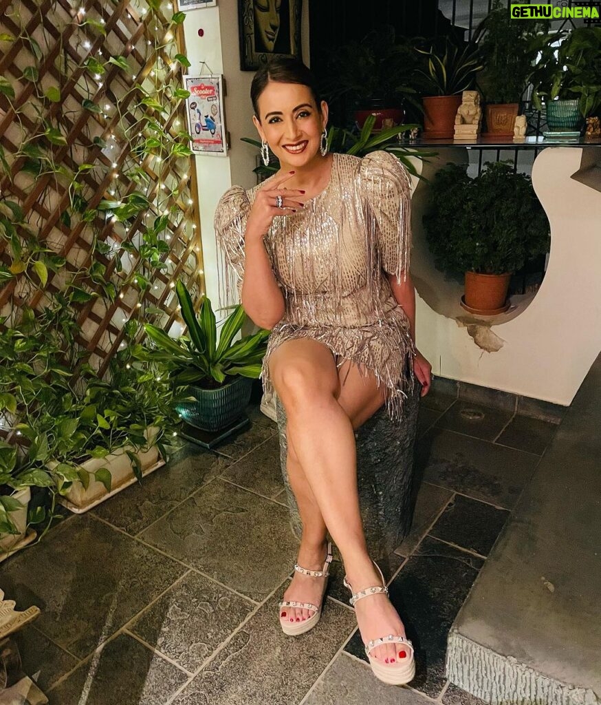 Preeti Jhangiani Instagram - All set for the @mumbaifilmfestival at @nmacc.india :) What a fantastic evening it was ! Thank you @ech.ke for styling us 🤗 Thank you @mahesh_notandass for the jewels ❤️ And thank you my all time fav @eltonsteve for my hair 😍