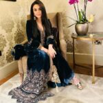 Preity Zinta Instagram - बस यू ही ❤️🪔💫🎉🪔 #दिवाली #पार्टी #टिंग। London, England, UK