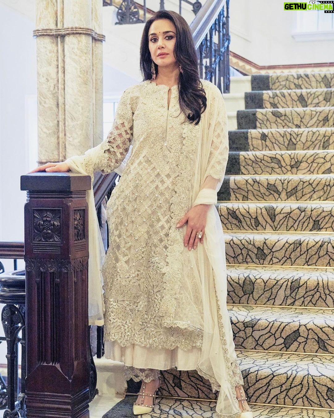 Preity Zinta Instagram - All white, all right ❤️💫🪔 #ting Birmingham, United Kingdom