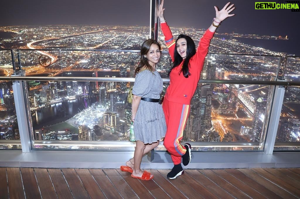 Preity Zinta Instagram - It’s never lonely at the Top when you choose your friends wisely 💕 Check us out at the highest point of the tallest building in the world. Thank you Osama for being so wonderful & for making our visit to the Burj Khalifa so much fun 🙏 #topoftheworld #pztravel #ting Bhurj Khalifa - Dubai