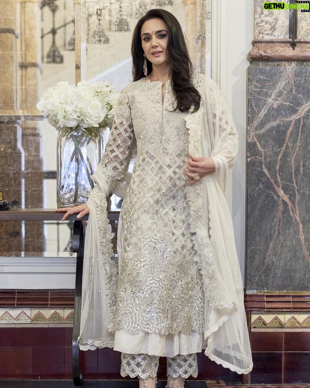 Preity Zinta Instagram - All white, all right ❤️💫🪔 #ting Birmingham, United Kingdom