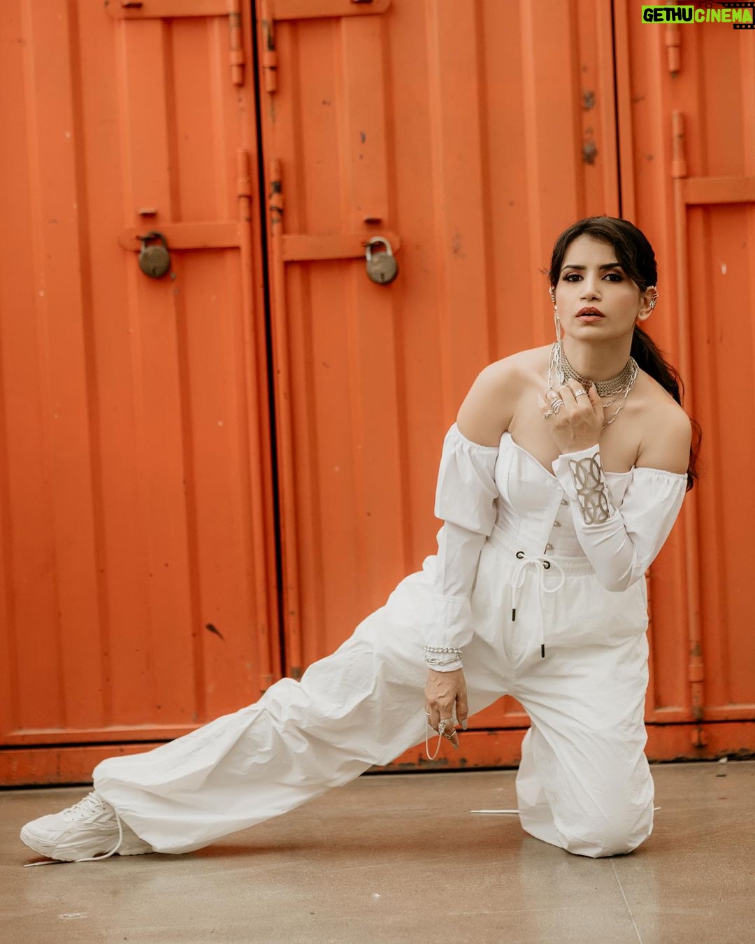 Priya Ahuja Instagram - Pose Like A ZARA Model 😋 Photographer: @photo_vinayak Team: @zerographyvlogs Concept By : @style_deintrepide Croshet: @echo101pr Jewellery: @itahdnura Makeup: @makeovers_by_rinku_ondhia_soni Hair: @hairbymonicaajain__ Location: @truetrammtrunk @iampuneetgidwani #poss #ootd #look #picoftheday #white