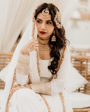 Priya Ahuja Instagram - Eid-e-Milad 🌙 

Photographer: @photo_vinayak 
Team: @zerographyvlogs 
Stylist : @style_deintrepide 
Jewellery by: @ashok_satra_bridal_jewellery
@ashok17_weddingrentaljewellery
Makeup: @makeovers_by_rinku_ondhia_soni
Hair: @hairbymonicaajain__
Location: @truetrammtrunk @iampuneetgidwani

#eid #eidmubarak #festival #festivelook