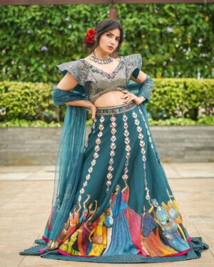 Priya Ahuja Instagram - Woh Radha hai 🦚

Photograher: @shotbysakar
Stylist: @style_deintrepide 
Outfit: @arpitasulakshana
Makeup: @makeoverbydipika 

#janmashtami #janmashtamispecial #happyjanmashtami #radha #OOTD