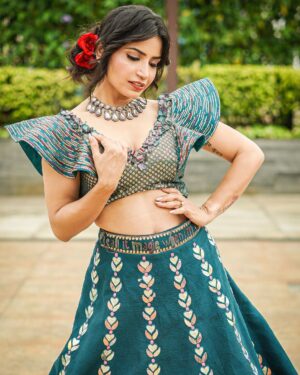 Priya Ahuja Instagram - Woh Radha hai 🦚

Photograher: @shotbysakar
Stylist: @style_deintrepide 
Outfit: @arpitasulakshana
Makeup: @makeoverbydipika 

#janmashtami #janmashtamispecial #happyjanmashtami #radha #OOTD