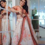 Priya Ahuja Instagram – Embrace your elegance and let it shine 🌸

Outfit: @ethnicplus.in
Videographer: @shotbysakar
Makeup: @makeupbyurmee
Location: @thenestbandra X @avinashnaykodi

( outfit lehnga Indianwear traditional traditional wear )
