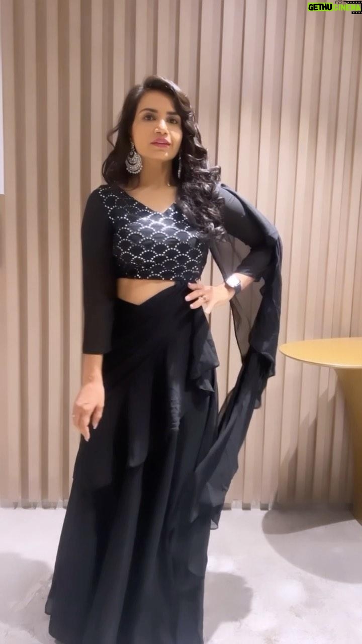 Priya Ahuja Instagram - Which is your fav look? I Recently Picked-up these looks from @indya Love the fits fabrics n feel of it! Look 1 : Simple pink kurta for day today wear Look 2 : ready to wear saree with attached blouse Look 3 : Indo western look: Traditional looking Jumpsuit U can use my code PRI10 ( to get 10%off) to buy these n many more on their website! #indya #indyatribe #indianwear #traditionalwear