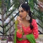 Priya Ahuja Instagram - Rishtedaron k Syappe ! Par Pyaar Mennu bahut karde ne ❤️❤️ #funnyreel #comedy #punjabis #rishtedar
