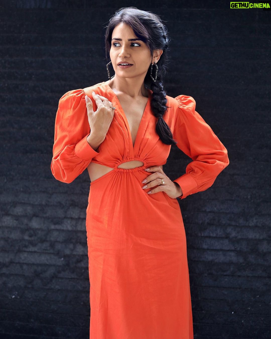 Priya Ahuja Instagram - Lo main bhi aa gayi ‘Thread’ pe! Twitter kabhi hua nahi pata nahi if il b able to match up on Thread Photographer: @portraitdeewana Stylist: @style_deintrepide Outfit: @poppyflower.in Hair: @makeupbyurmee #dressup #picoftheday