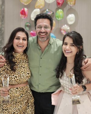 Priya Ahuja Instagram - Feeling Grateful to receive This One!
Thank u @stareminenceawards
If we observe, everything happening in our lives is all grace. 
Whatever I am today it is because of the various Gurus who taught me abt life directly or indirectly
Eternally Grateful 🙏
Aap sabhi ko GURU POORNIMA ki shubhkamnaein 
.
.
.

Stylist: @style_deintrepide
Outfit: @purvisethiacouture
Jewellery: @itahdnura 
Hair: @makeupbyurmee