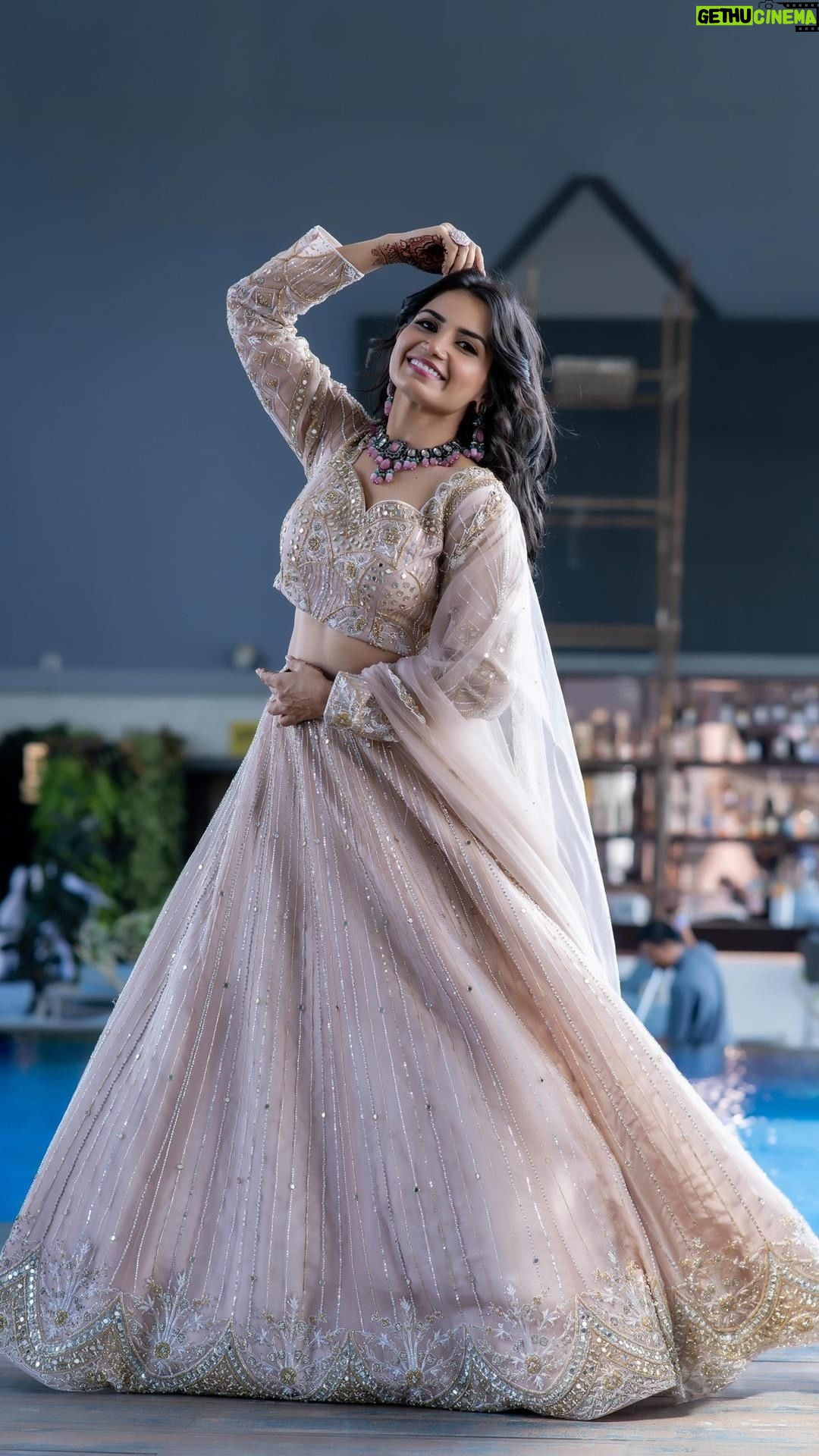 Priya Ahuja Instagram - Aura Glowing Energy Flowing ✨ Iss baar hai Humari Diwali : Pastel color wali 🌸 Outfit: @rajkumari_by_richahaware Photographer: @kk_photoarts Stylist: @style_deintrepide Makeup: @makeoverbydipika Location: @courtyardbymarriottnavimumbai #grwm #diwali #festival #outfit #traditional ( outfit Diwali light festival pastel traditional lehnga GRWM)