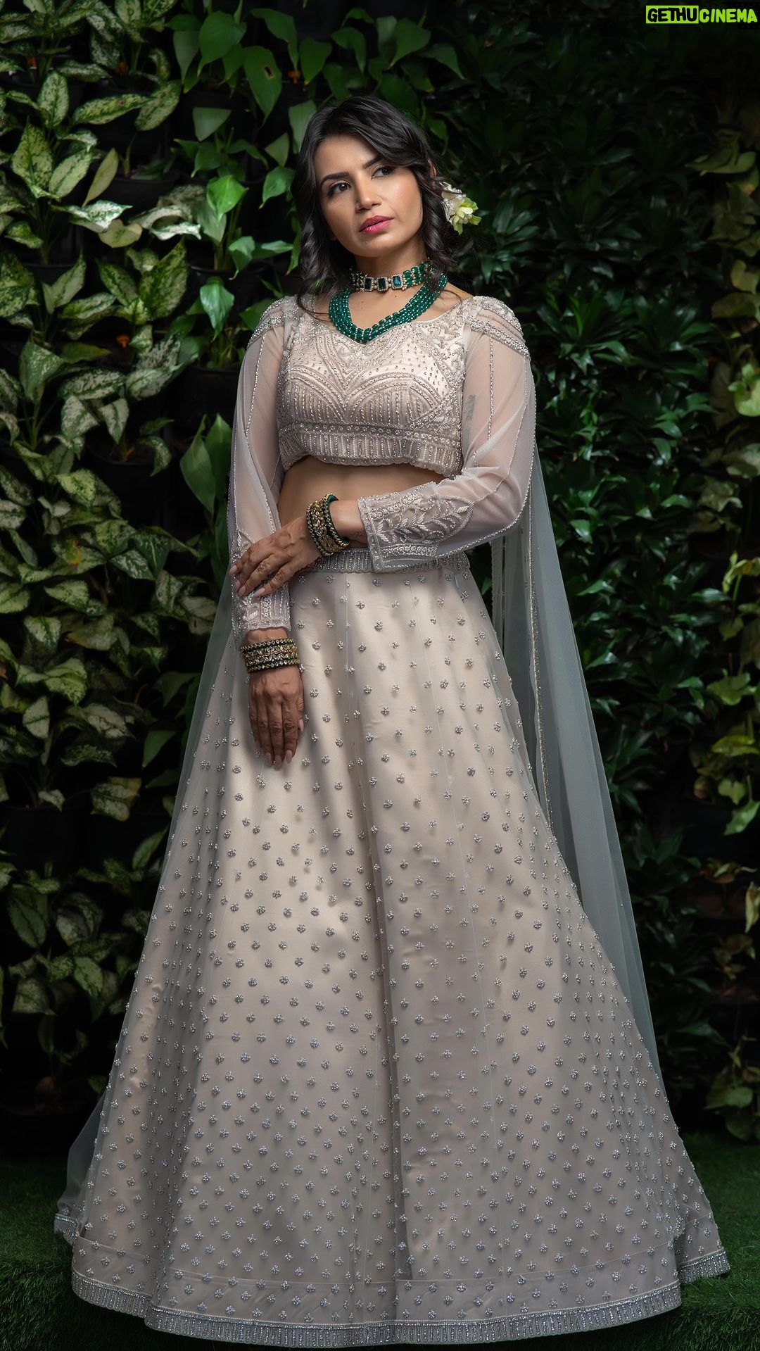 Priya Ahuja Instagram - Happy Roop chaudas / Choti Diwali ✨ Iss baar hai Diwali Pastel colors wali 🌸 Outfit: @rajkumari_by_richahaware Photographer: @kk_photoarts Stylist: @style_deintrepide Makeup: @makeoverbydipika Location: @courtyardbymarriottnavimumbai