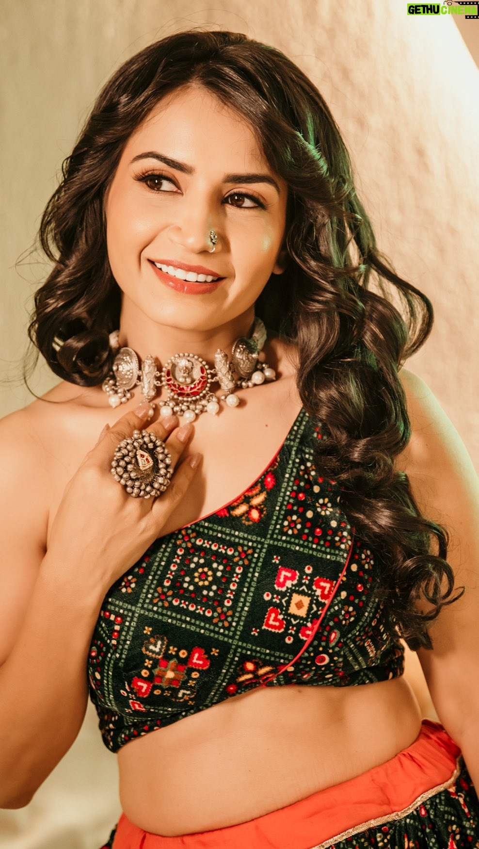 Priya Ahuja Instagram - Shubh Navratri : Day 9: color of the day : Peacock Green Peacock Green is the ninth Navratri colour used to celebrate the Goddess Siddhidatri. It denotes the last day of Sharad Navratri & She is the goddess of kindness, harmony, and affection. Outfut: @style_deintrepide Videographer: @zerographyvlogs & @clickmegood_ Photographer: @photo_vinayak Jewellery : @silver.kiosk Makeup: @makeoverbydipika Location: @nomimumbai #postoftheday #trendingreels #trending #reels #navratri #colors #garba #festival