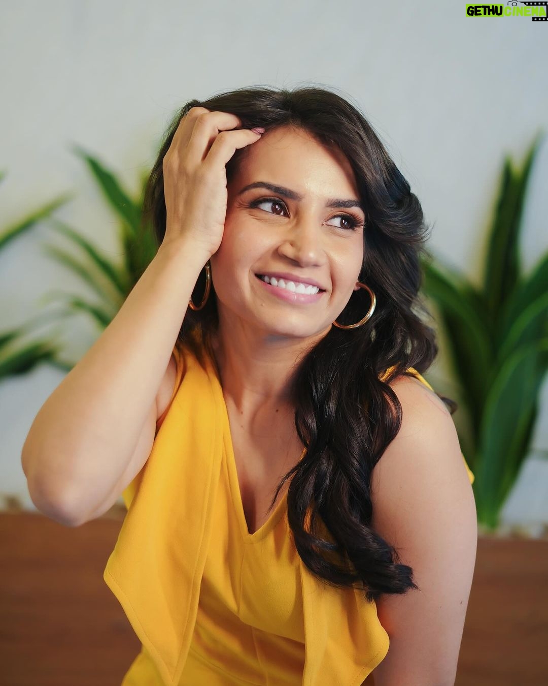 Priya Ahuja Instagram - Don’t forget, while you’re busy doubting yourself, someone else is admiring your strength. Photographer: @shotbysakar Stylist: @style_deintrepide Outfit @athenalifestyle.in PR @mediatribein @rimadidthat Makeup: @makeoverbydipika Location: @thenestbandra X @avinashnaykodi