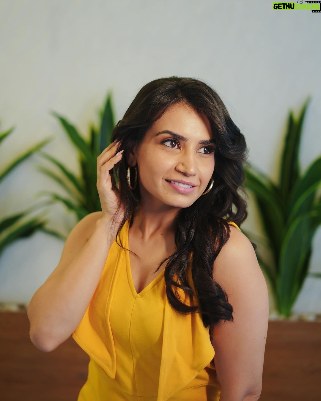 Priya Ahuja Instagram - Don’t forget, while you’re busy doubting yourself, someone else is admiring your strength. Photographer: @shotbysakar Stylist: @style_deintrepide Outfit @athenalifestyle.in PR @mediatribein @rimadidthat Makeup: @makeoverbydipika Location: @thenestbandra X @avinashnaykodi