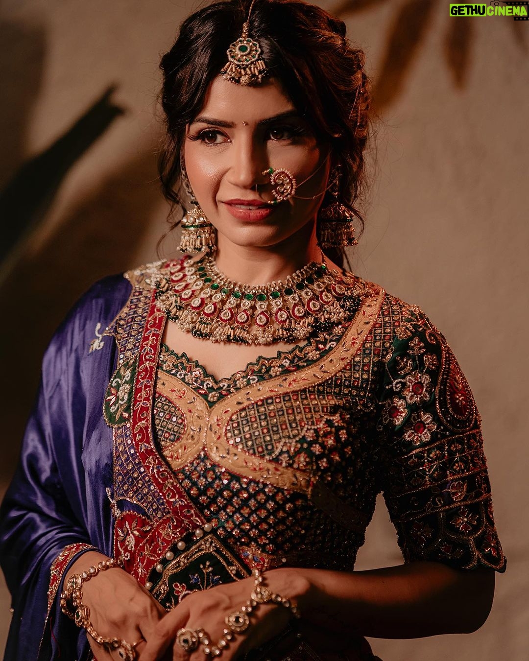 Priya Ahuja Instagram - Ur next door Desi Girl ❤️ Photographer: @photo_vinayak Stylist: @style_deintrepide Team: @stylist.diya.bulani Outfit: @rajarani_couture Jewellery by: @ashok_satra_bridal_jewellery @ashok17_weddingrentaljewellery Makeup: @makeoverbydipika ( lehnga look of the day ootd outfit of the day traditional festival festive ready priyaahuja ) #ootd #traditional #lehnga #festival #festivaloutfit