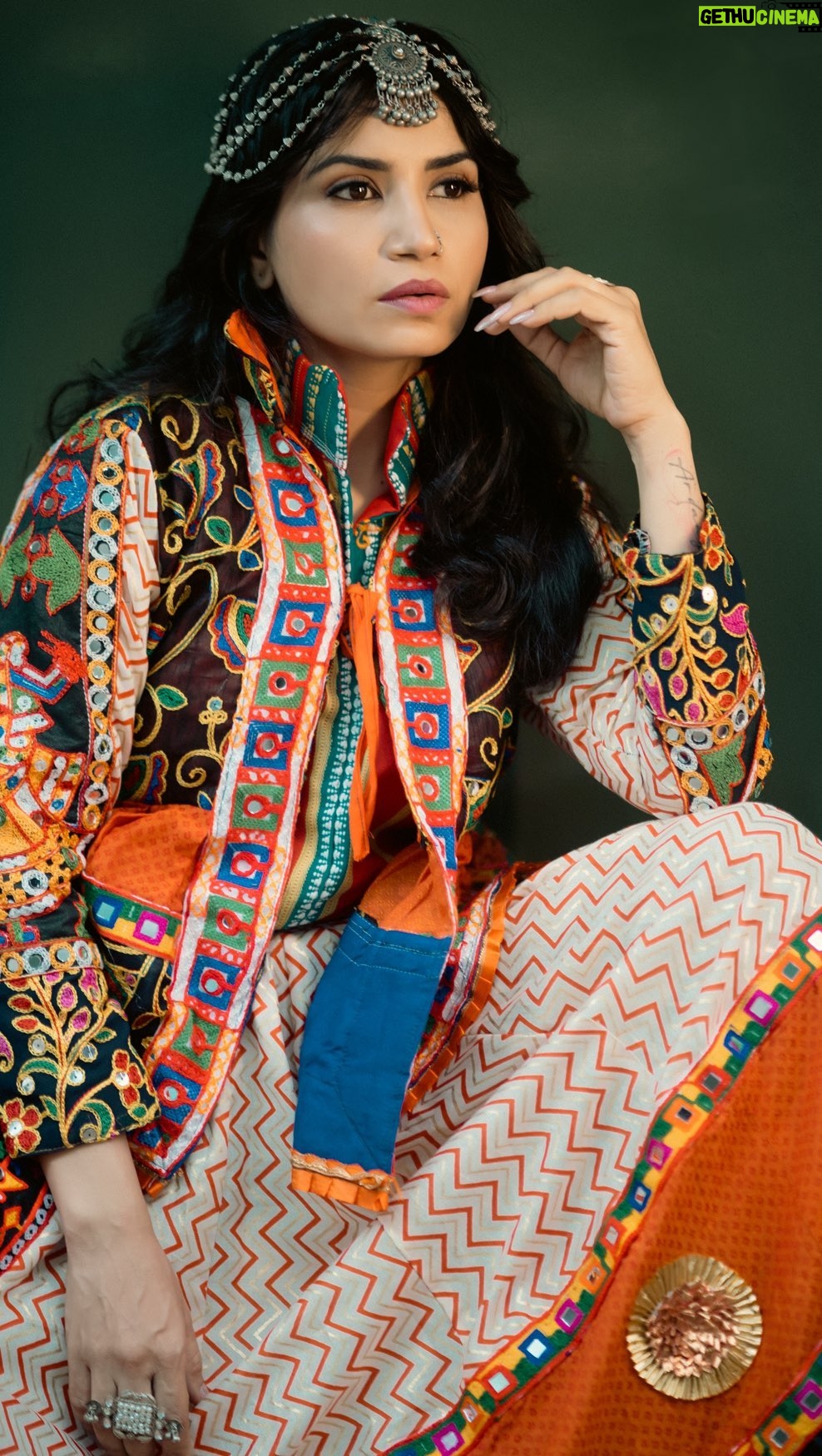 Priya Ahuja Instagram - Shubh Navratri : Day 1 : Color of the Day : Orange It is associated with warmth, fire and energy. Goddess Shailputri is celebrated on this day. Videographer: @zerographyvlogs & @clickmegood_ Photographer: @photo_vinayak Stylist: @style_deintrepide Outfit: @navrangtraditionalwear Jewellery : @silver.kiosk Makeup: @makeoverbydipika Location: @badmaash.mumbai #postoftheday #trendingreels #trending #instamood #reelitfeelit #reels #reelsinstagram #reelsvideo #navratri #colors