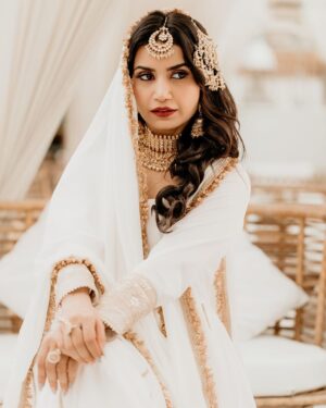 Priya Ahuja Instagram - Eid-e-Milad 🌙 

Photographer: @photo_vinayak 
Team: @zerographyvlogs 
Stylist : @style_deintrepide 
Jewellery by: @ashok_satra_bridal_jewellery
@ashok17_weddingrentaljewellery
Makeup: @makeovers_by_rinku_ondhia_soni
Hair: @hairbymonicaajain__
Location: @truetrammtrunk @iampuneetgidwani

#eid #eidmubarak #festival #festivelook