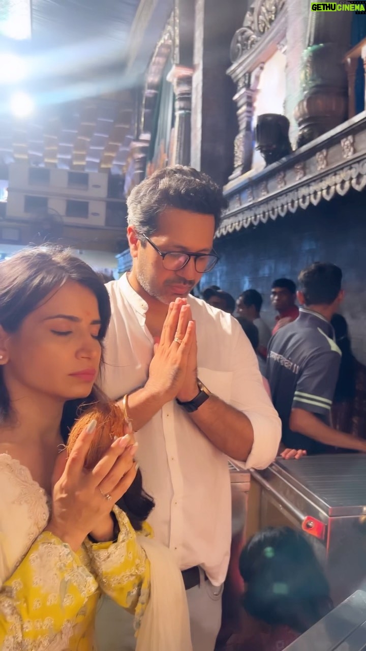 Priya Ahuja Instagram - Bappa is here! Got Beautiful chance to go visit Lalbaugcha Raja & Mumbai cha Raja Never ever thought that one day il go there shoot something n add my own song on that Reel Wow! Such an amazing feeling! Thank u Bappa for all the blessings in my life ๐๐งฟ #ganpatideva #ganpatidevasong #blessed #musicvideo