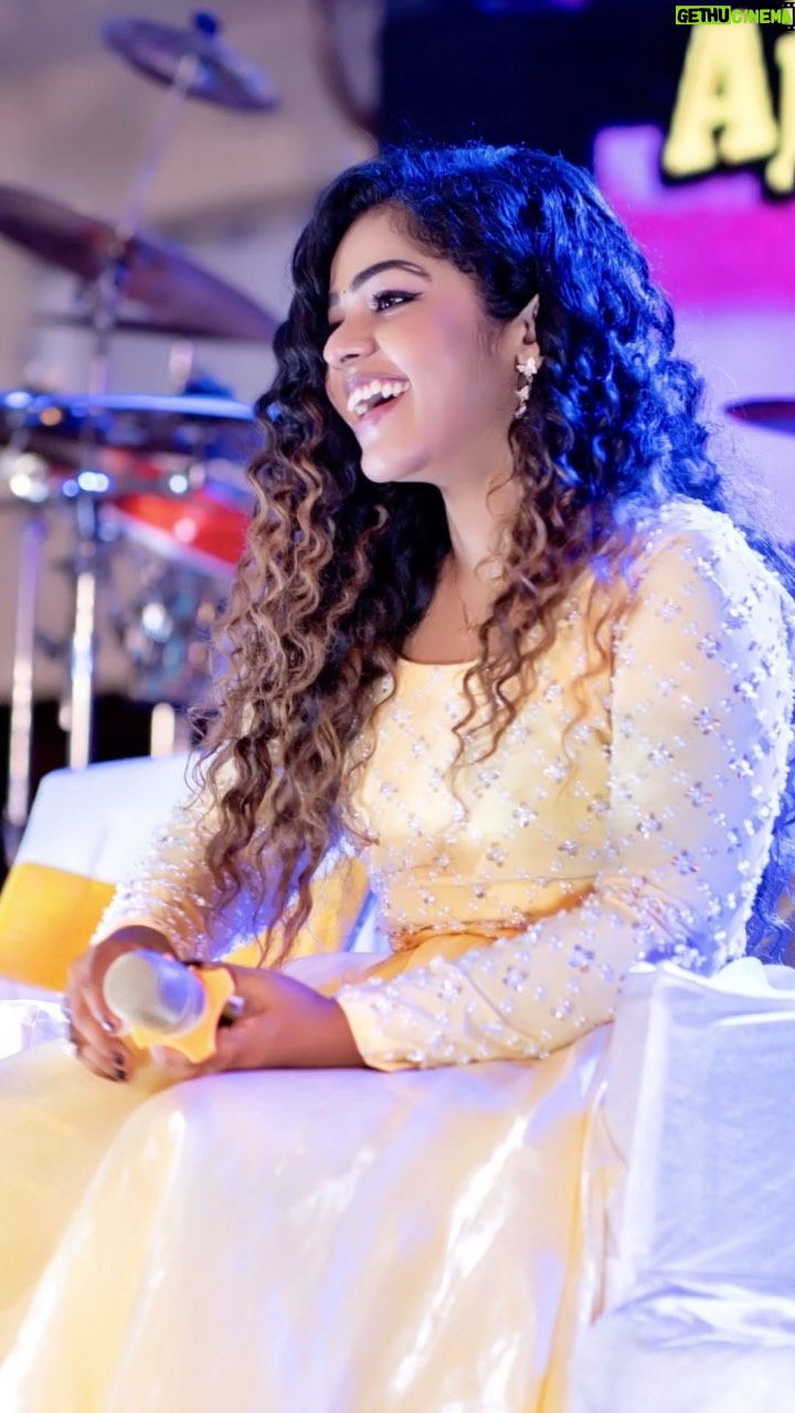 Priya Jerson Instagram - After a few high noons I'm showing off all 32 teethππ¬ππ πΈ : @nandhuphotos π : @aviv.dsignz #postgig #chennaisuperkings #yellowgold #priyajerson #supersinger #supersinger9 #vijaytelevision #vijaytv #vijaytvshow #tamilmusic