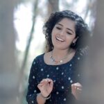 Priya Jerson Instagram - Innum konjam neram ..❣️❣️ With the talented @priya.jerson 🎙️ @mazzika_audio_hub 📹 @mr__sailor_ #innumkonjamneram #arr #arrahman #tamilsong #swethamohan #vijayprakash #priyajerson #priyajersonsupersinger9 #priyajerson🥰❣️❣️❣️ #supersinger #starsingerseason9 #romantic #song