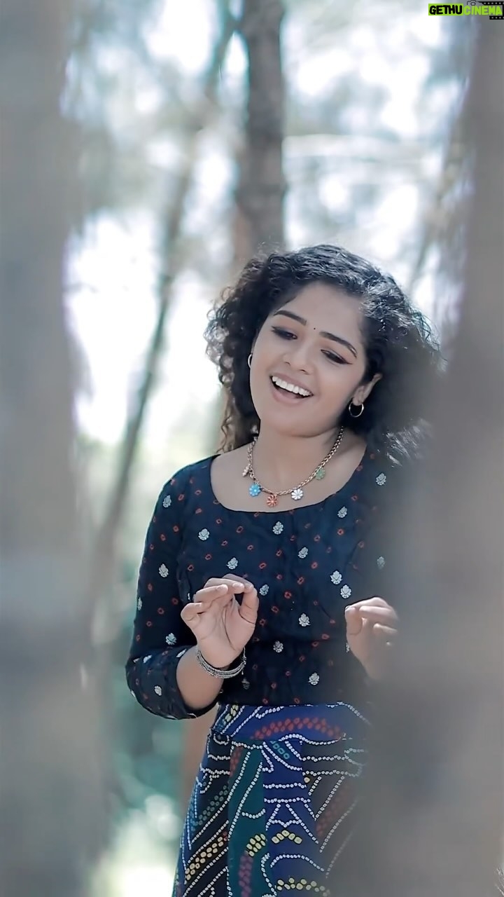 Priya Jerson Instagram - Innum konjam neram ..❣️❣️ With the talented @priya.jerson 🎙️ @mazzika_audio_hub 📹 @mr__sailor_ #innumkonjamneram #arr #arrahman #tamilsong #swethamohan #vijayprakash #priyajerson #priyajersonsupersinger9 #priyajerson🥰❣️❣️❣️ #supersinger #starsingerseason9 #romantic #song