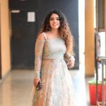 Priya Jerson Instagram – காத்திருந்தால், எதுவும் நடக்காது. இறங்கி போராடு. வெற்றி உன் மகுடம் ஆகும்.
This is just the beginning and needs to learn,work and grow a lot from today. Super singer is not just a competition it’s an emotion and so proud to be a part of it❤️Sharing my victory with equally deserving ones, super talented,my best friends and my biggest supporters @v___pooja and @abhijithanilkumar_ ❤️❤️happy that you guys are a part of my life now. Still can’t believe what all happened on finale and the support you guys gives me makes me emotional all the time. I didn’t expect this support and love and i promise to keep you all entertained whenever I get a chance and surely i will work hard to reach my next goal. Preparing for my next dreams…

📸 : @arvinthiyer
Costume : @styl_chennai
