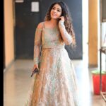 Priya Jerson Instagram – காத்திருந்தால், எதுவும் நடக்காது. இறங்கி போராடு. வெற்றி உன் மகுடம் ஆகும்.
This is just the beginning and needs to learn,work and grow a lot from today. Super singer is not just a competition it’s an emotion and so proud to be a part of it❤️Sharing my victory with equally deserving ones, super talented,my best friends and my biggest supporters @v___pooja and @abhijithanilkumar_ ❤️❤️happy that you guys are a part of my life now. Still can’t believe what all happened on finale and the support you guys gives me makes me emotional all the time. I didn’t expect this support and love and i promise to keep you all entertained whenever I get a chance and surely i will work hard to reach my next goal. Preparing for my next dreams…

📸 : @arvinthiyer
Costume : @styl_chennai