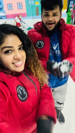 Priya Jerson Instagram - Entertaining each other since we met the first time😅🤣❤️🔥 @mukundkrajesh._ @lakshmipradeep97 
Grooving to our own @mediamasons Makka Makka💥🤩💃🏼🕺🏻Wait till the end for the epic fall😂🙊

#daycarelife #supersinger #supersinger9 #vijaytv #vijaytelevision #priyajerson #priyajersonsupersinger9