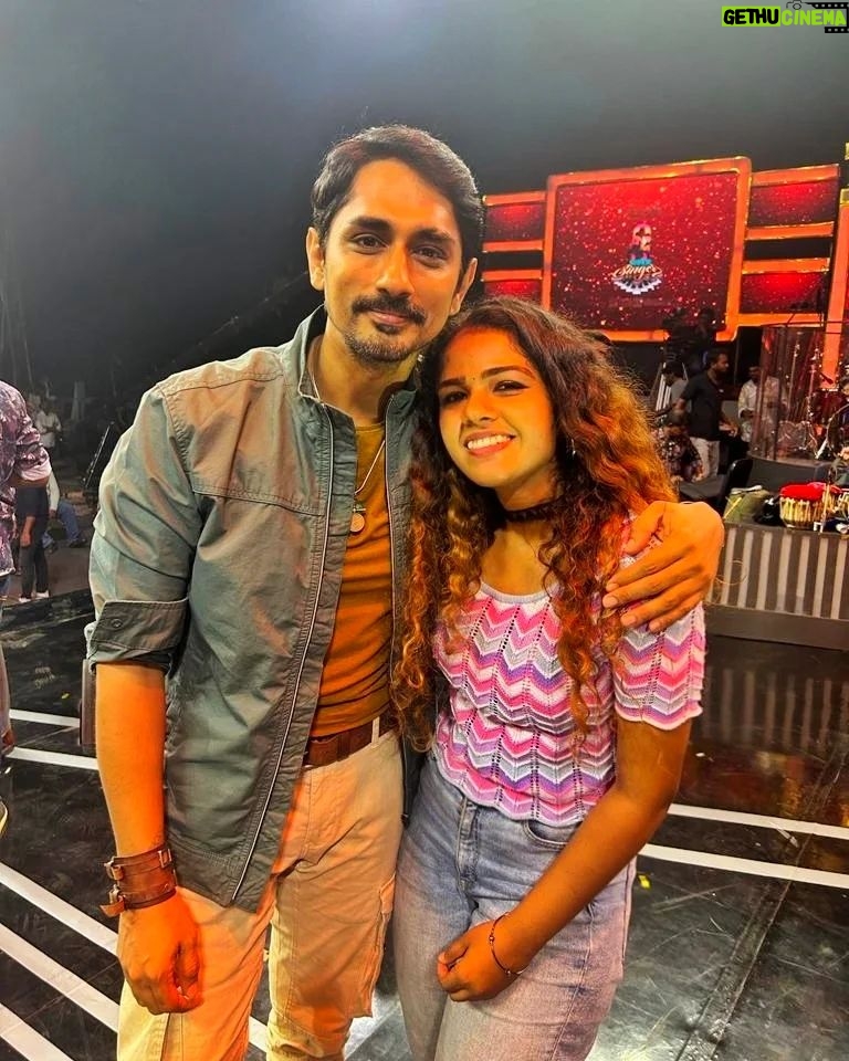 Priya Jerson Instagram - Ayyooooooo crush crushey🥰Siddharth🥰 @worldofsiddharth 🔥🔥 #takkar #siddharth #vijaytelevision #vijaytv #supersinger9 #supersinger #priyajerson #supersingerpriyajerson #supersingers #boys