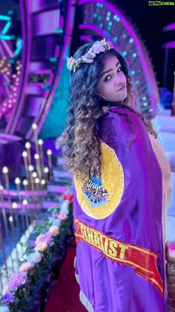Priya Jerson Instagram - Namma jayichutom maaraa🔥🙏🏆❤️ 4th finalist of super singer 9🙈✨ And also we are a family of 100k now!🥺❤️ Thank you sooooo much everyone who believed in me and supported me in my hard times🤗😘😘😘loads and loads of love to you all❤️💋 நேற்றைய தோல்வியை மறந்து, நாளைய வெற்றியை நோக்கி, இன்றைய பொழுதை தொடங்குவோம். வெற்றி நமதே. Thanks a ton to all my trainers The sweetest @priyankank @punyasworld u gave me all the confidence in the world punyaaa😍😍🥹❤️❤️ and my music tutor and my darling friend @malavika_anilkumar_music for all ur guidance forever grateful❤️❤️ #supersinger9 #supersinger #vijaytelevision #vijaytv #priyajerson #priyajersonsupersinger9 #chennai #vijaytvshow #supersingers