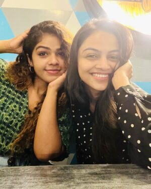 Priya Jerson Instagram - Happiest birthday favourite hooman😘😘😘❤️❤️
@v___pooja bb❤️😘🤌

#iloveyou #poojavenkat

#supersinger9 #supersinger #vijaytelevision #vijaytv