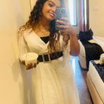 Priya Jerson Instagram - Twinning #thayirsadham 🤍a never ending love story🍚 #priyajerson #priyajersonsupersinger9 #supersinger #supersinger9 #vijaytv #vijaytelevision #vijaytvshow #chennai #pondicherry #pondi #pondicherrydiaries🌴