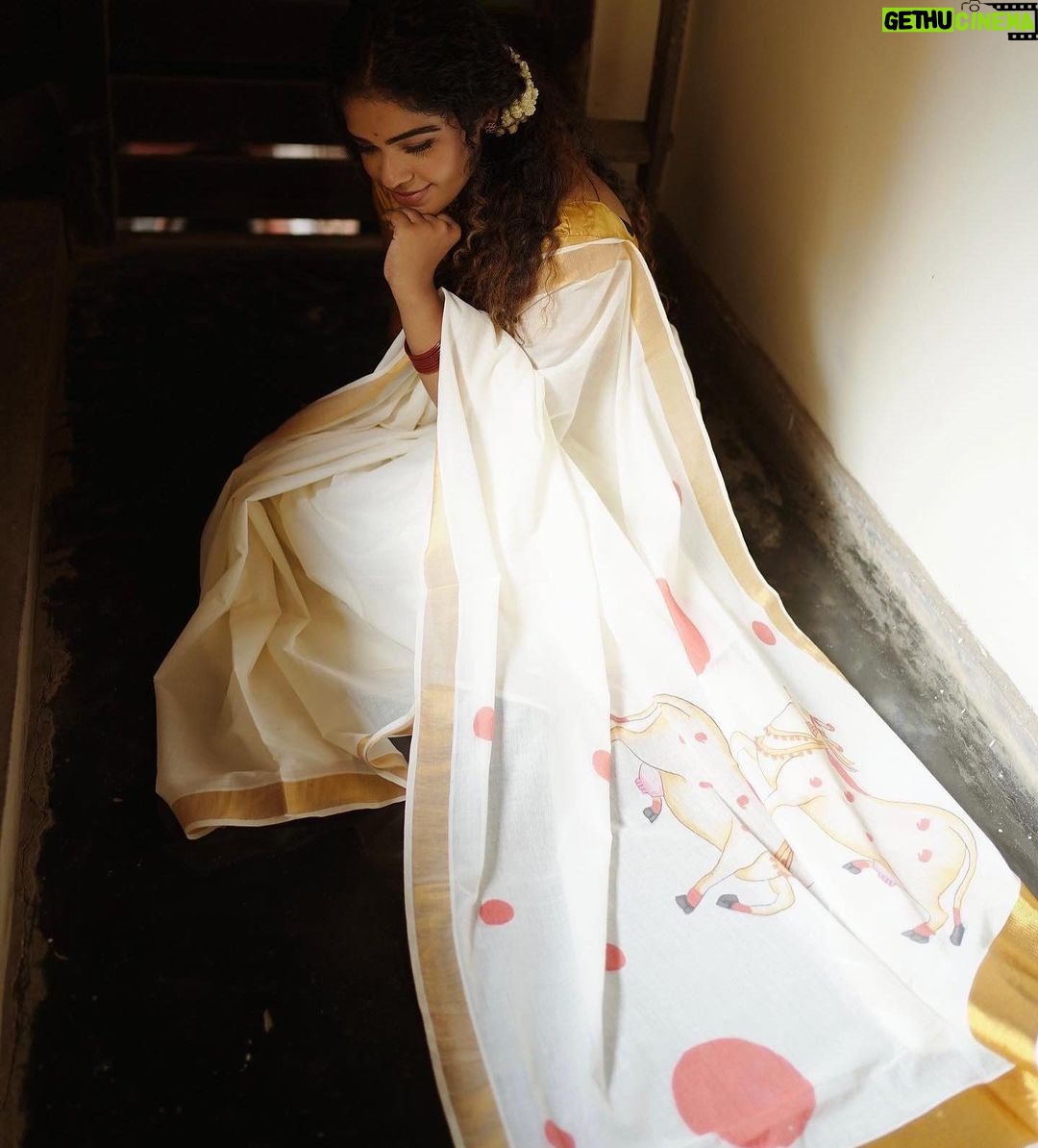 Priya Jerson Instagram - "Prepped and Excited: All set to greet Mahabali with a relaxed vibe and a whole lot of excitement. Let the festivities begin!"πΌπΌ π: @ithal.india Makeup/Styling: @m.m_by_madonna πΈ : @chitrapriyadarshini