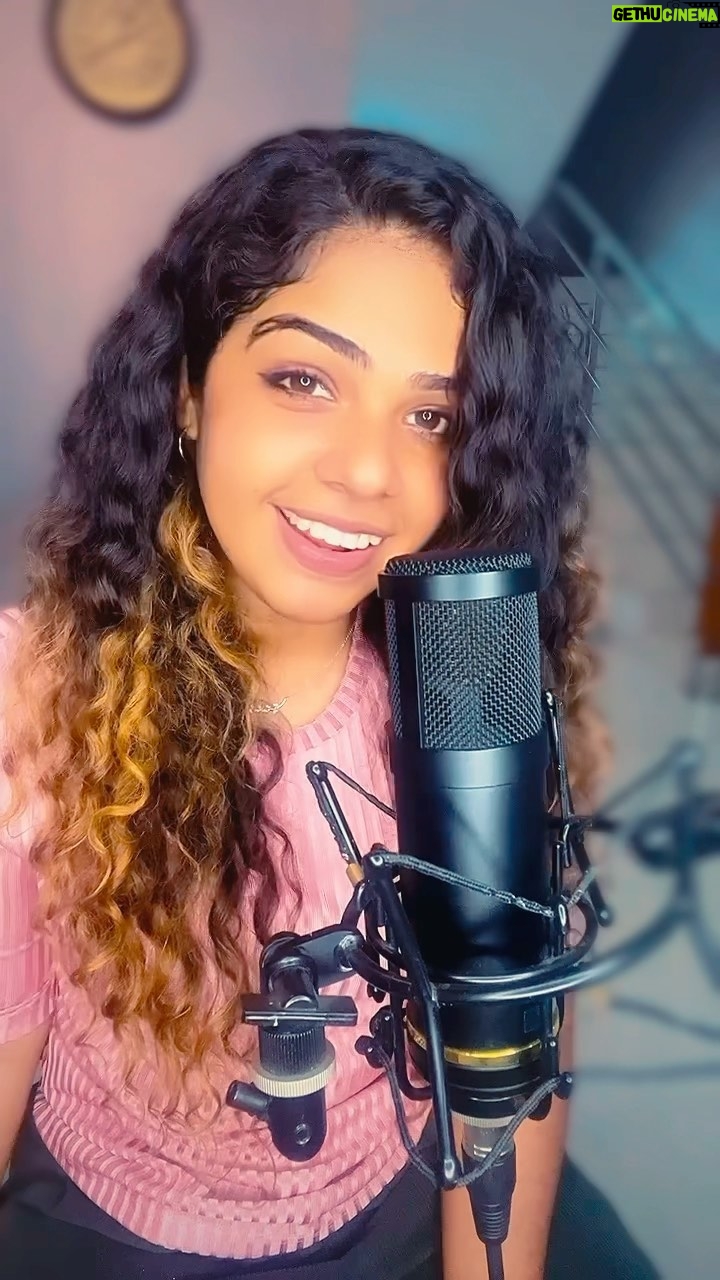 Priya Jerson Instagram - Thuli thuli ✨✨❤️🤌🏻 🎹 : @sebin_xavier_musical bro😍❤️ Mix : @__marvan_tk @itsyuvan @haricharanmusic @thetanvishah @tamannaahspeaks @karthi_offl #vijaytv #vijaytelevision #supersinger #supersinger9 #paiya #paiyamovie #haricharan #haricharansinger #yuvan #yuvansongs #yuvanshankarraja #priyajerson #priyajersonsupersinger9