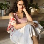 Priyaa Lal Instagram - Sunkissed 💕 #friday #mood #instagram